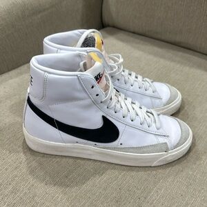 Nike Blazer Mid 77 Sneaker